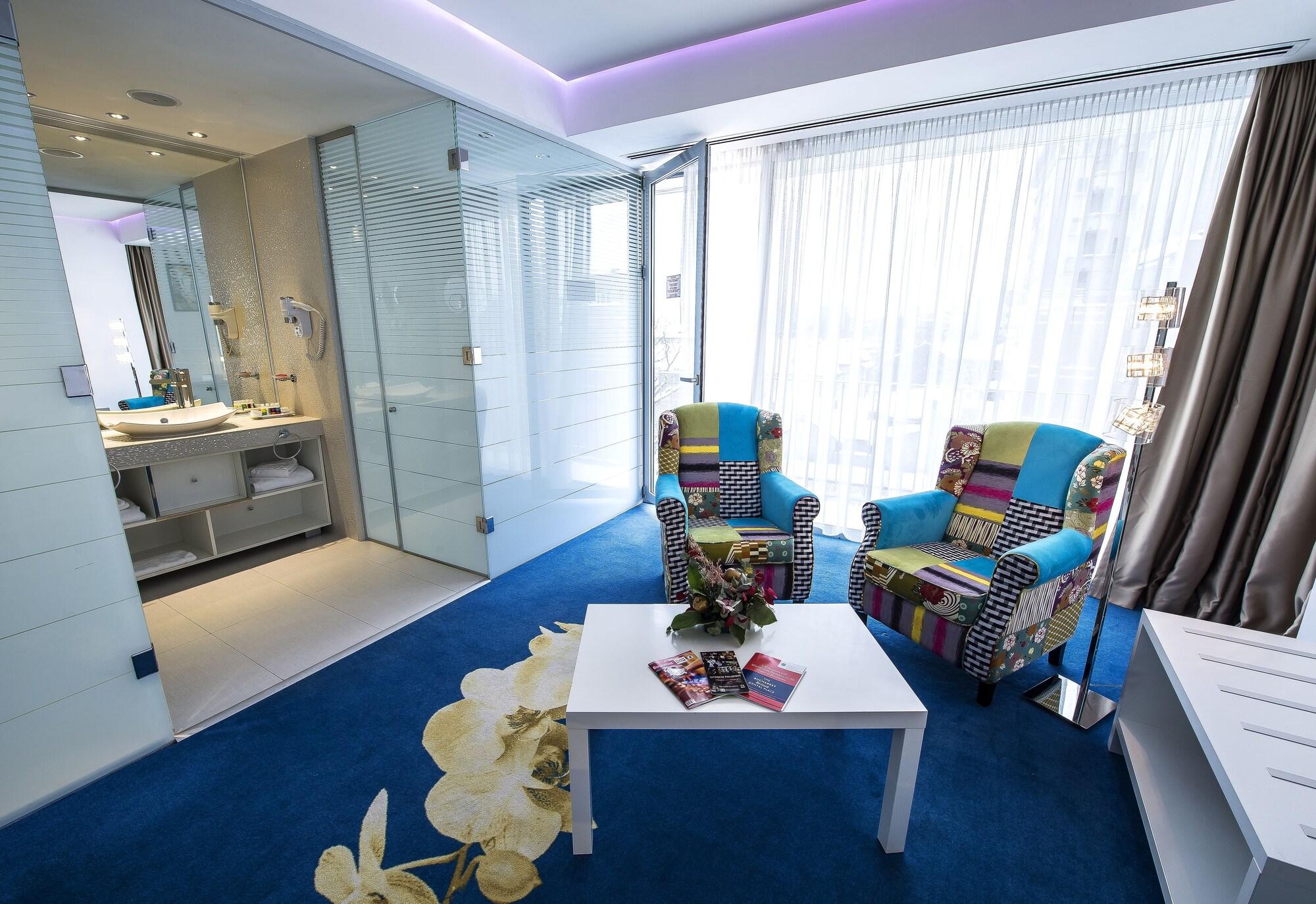 Marshal Garden Hotel Bucharest Luaran gambar A room at the Hotel Axelmannstein