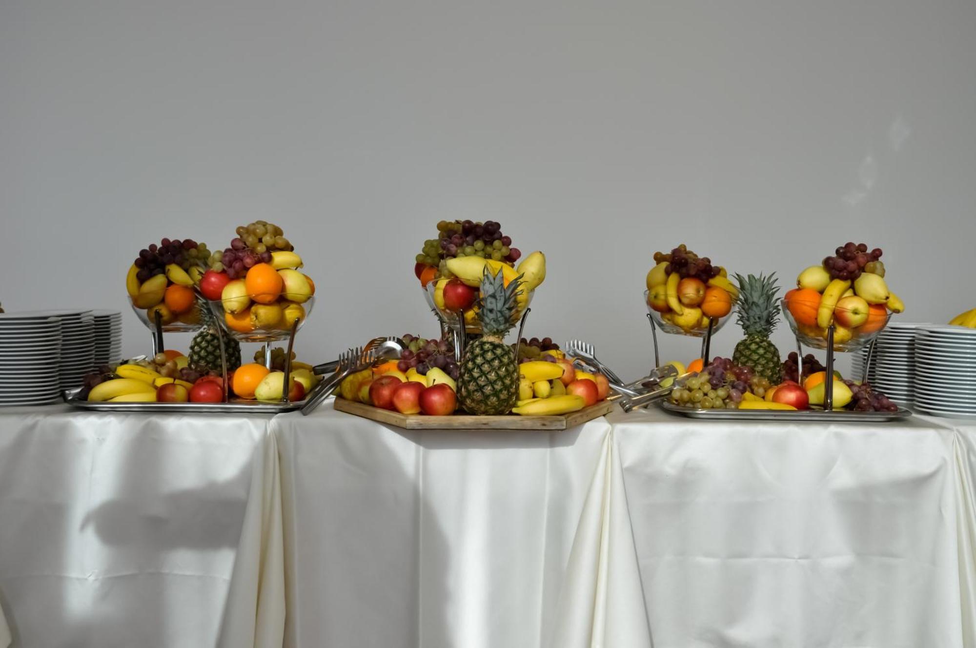 Marshal Garden Hotel Bucharest Luaran gambar Fruit salad
