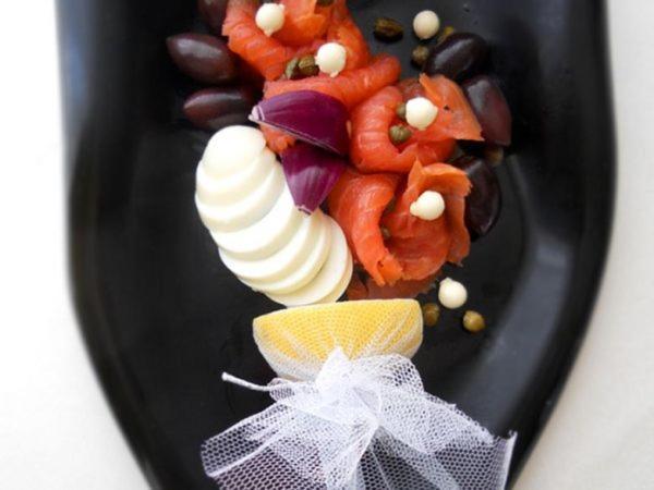 Marshal Garden Hotel Bucharest Luaran gambar Salmon and egg salad