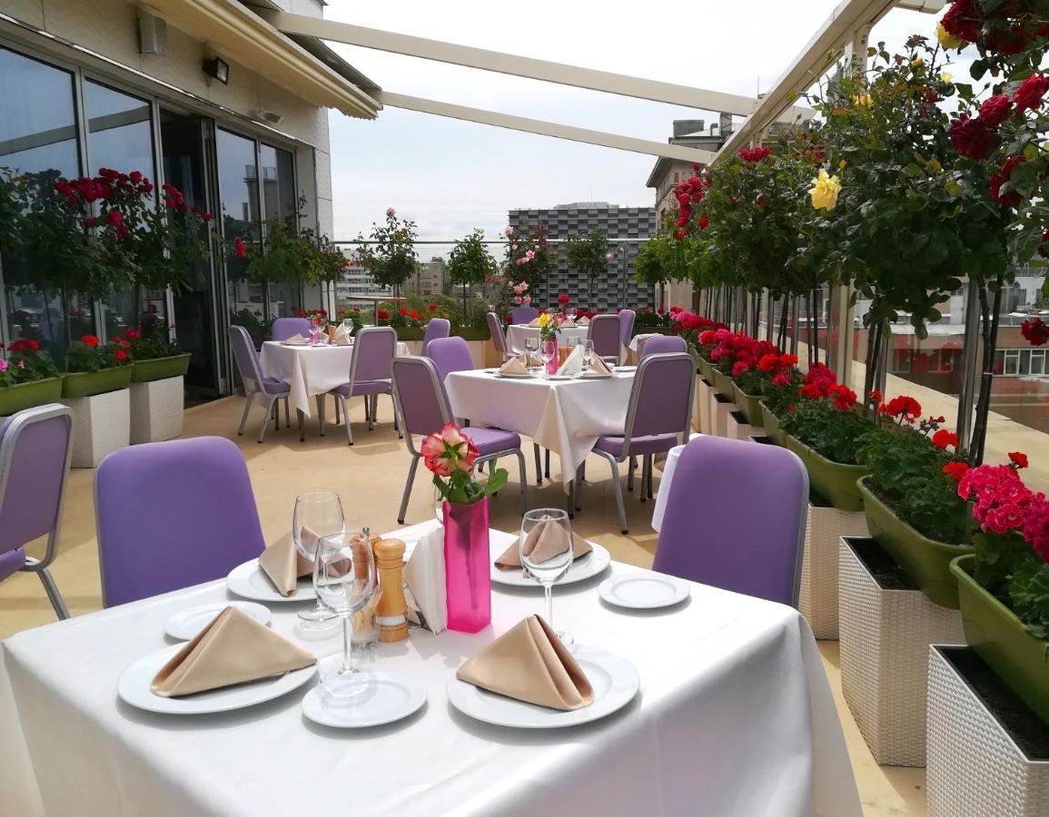Marshal Garden Hotel Bucharest Luaran gambar The Terrace at the InterContinental London