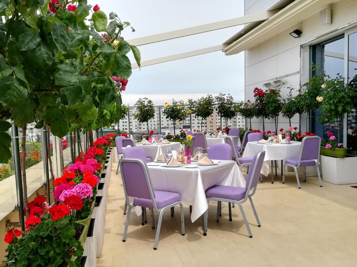 Marshal Garden Hotel Bucharest Luaran gambar The terrace of the restaurant