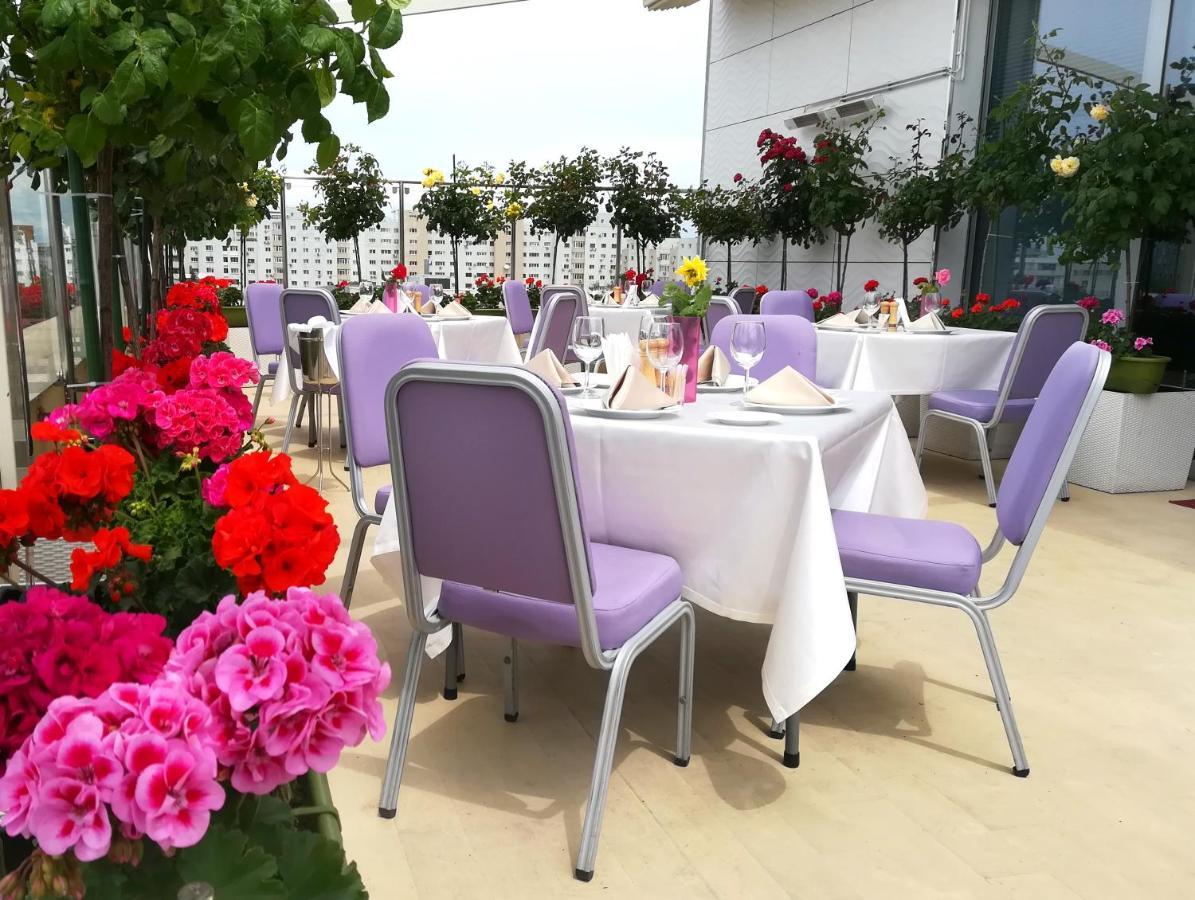 Marshal Garden Hotel Bucharest Luaran gambar The Terrace at the Royal Albert Hall